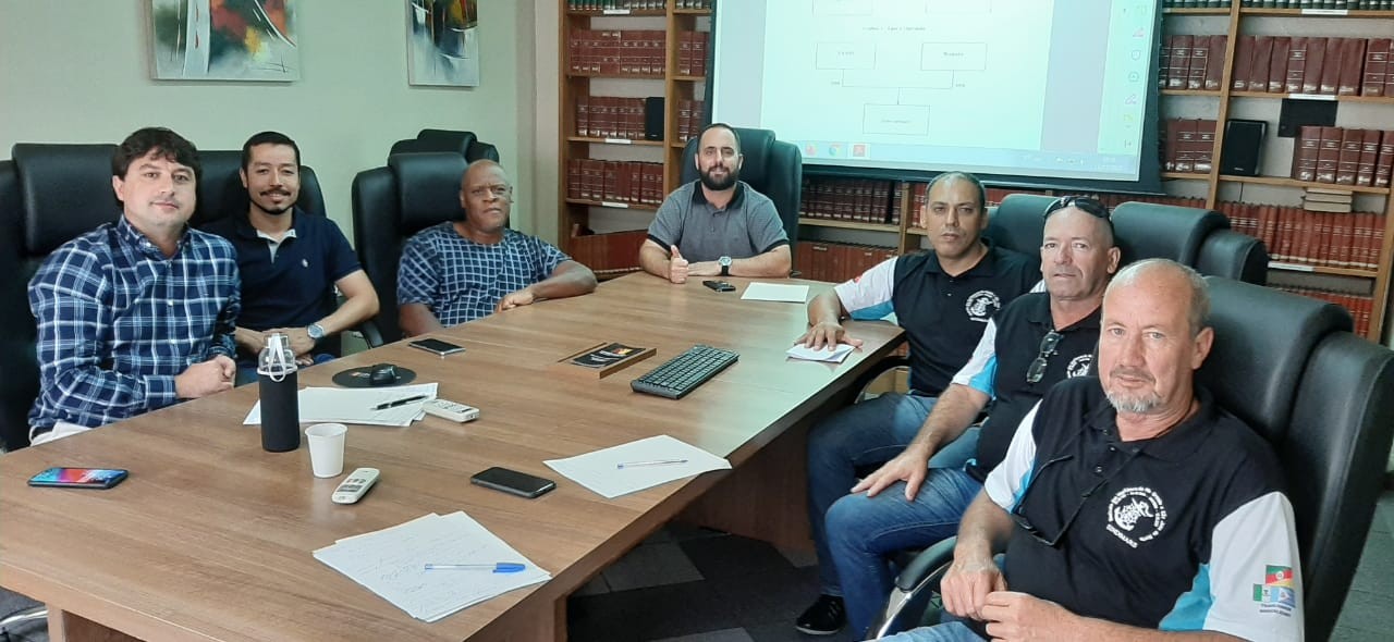 Reunião com a assessoria jurídica para definir as estratégias negociais