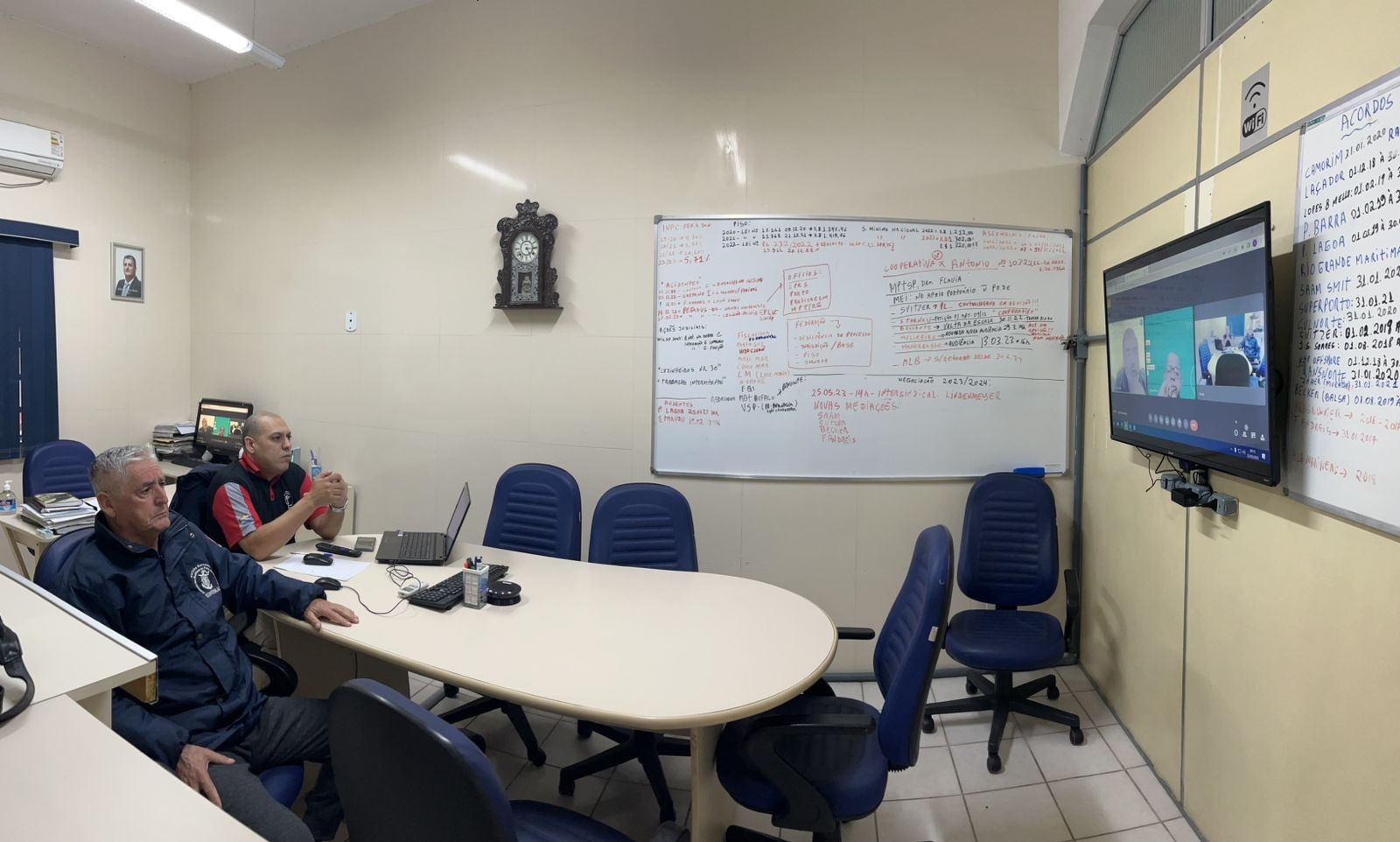 Reunião na primeira hora da manhã, com os representantes da empresa Wilson Sons, para tratar sobre ajustes necessários nos pagamentos de PRL 2022 e retroativos salariais, decorrentes dos reajustes previstos no ACT 2022/2024. Às diferenças da integração do