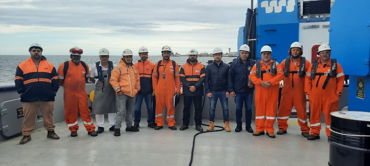 Assembleia à bordo dos rebocadores da Wilson Sons, atracados no terminal do Tecon Rio Grande/RS, com os colaboradores Aquaviários Marítimos (atendendo a solicitação dos trabalhadores) para deliberarem sobre as medidas que serão adotadas, caso a empresa na