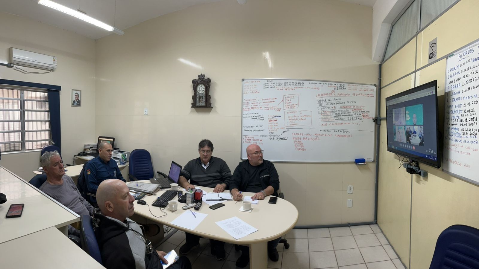 Segundo dia consecutivo de negociação coletiva 2022/2024 com a empresa Wilson Sons. No dia de hoje foram superadas diversas barreiras e paradigmas, avançando-se consideravelmente próximo de uma definição consensual, restando apenas serem finalizadas dois 