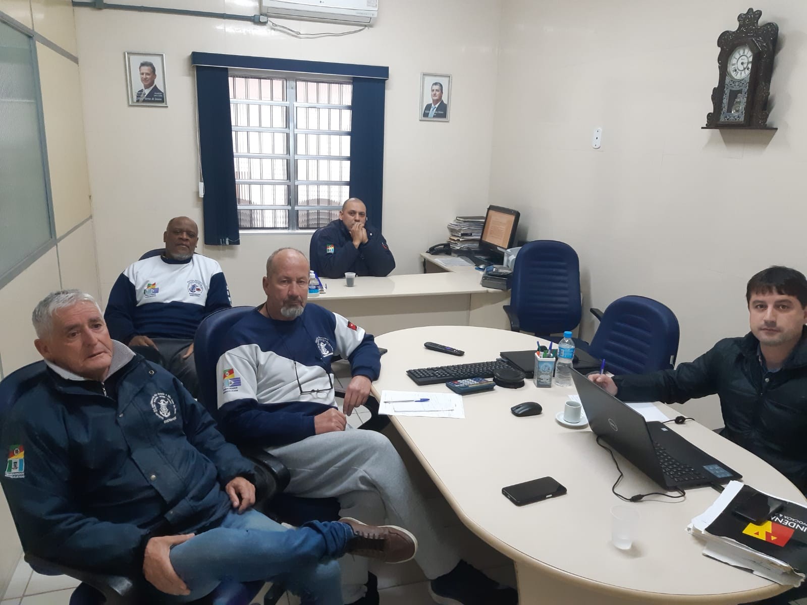 Reunião ordinária de diretoria e assessoria jurídica.