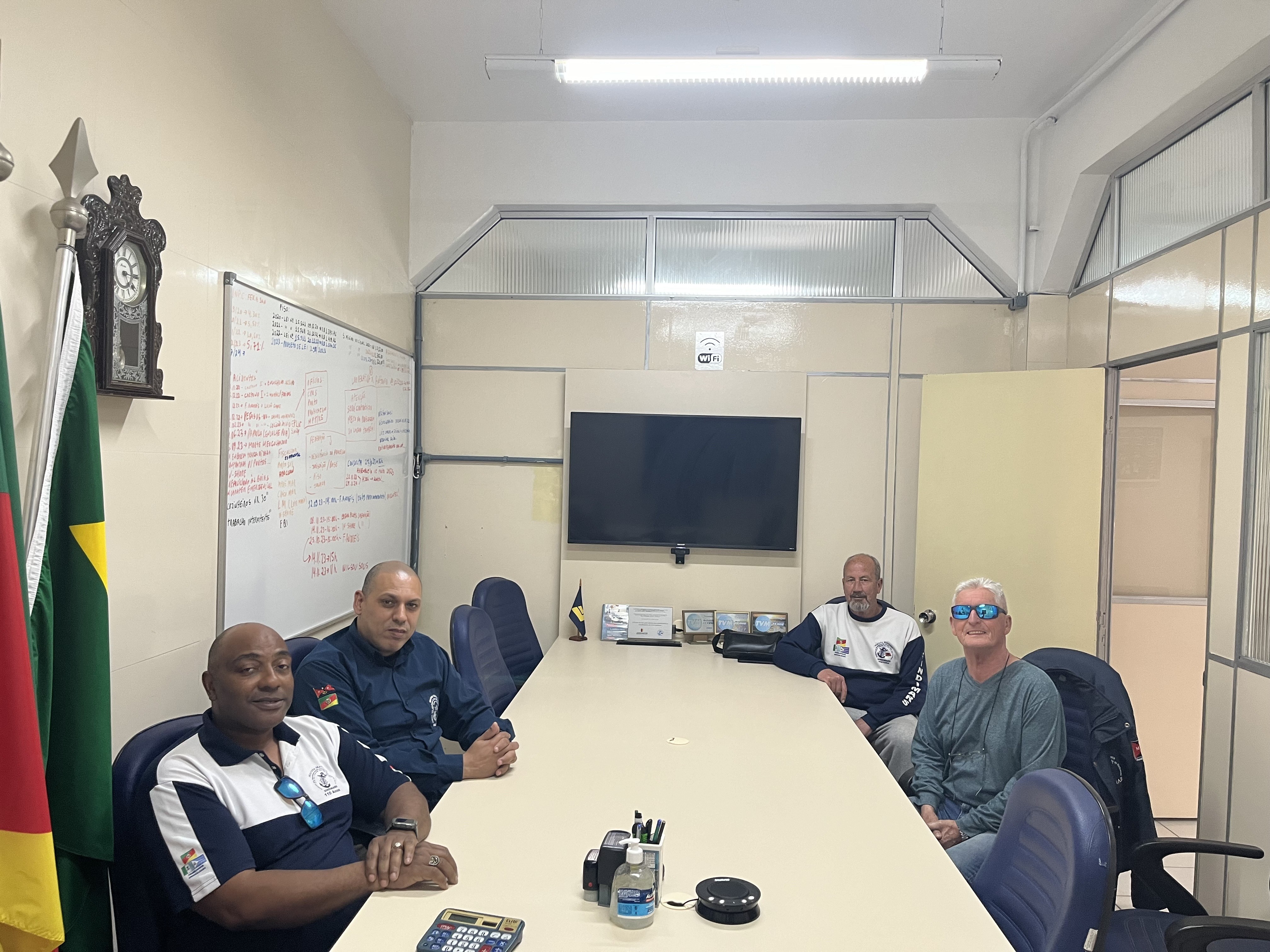 Diretoria debatendo sobre oficio a ser protocolado na Capitania dos Portos, solicitando realização de cursos para Aquaviários Marítimos (CDM, MCB e outros). Pauta reiterada pela diretor Jorge Junges para o debate...