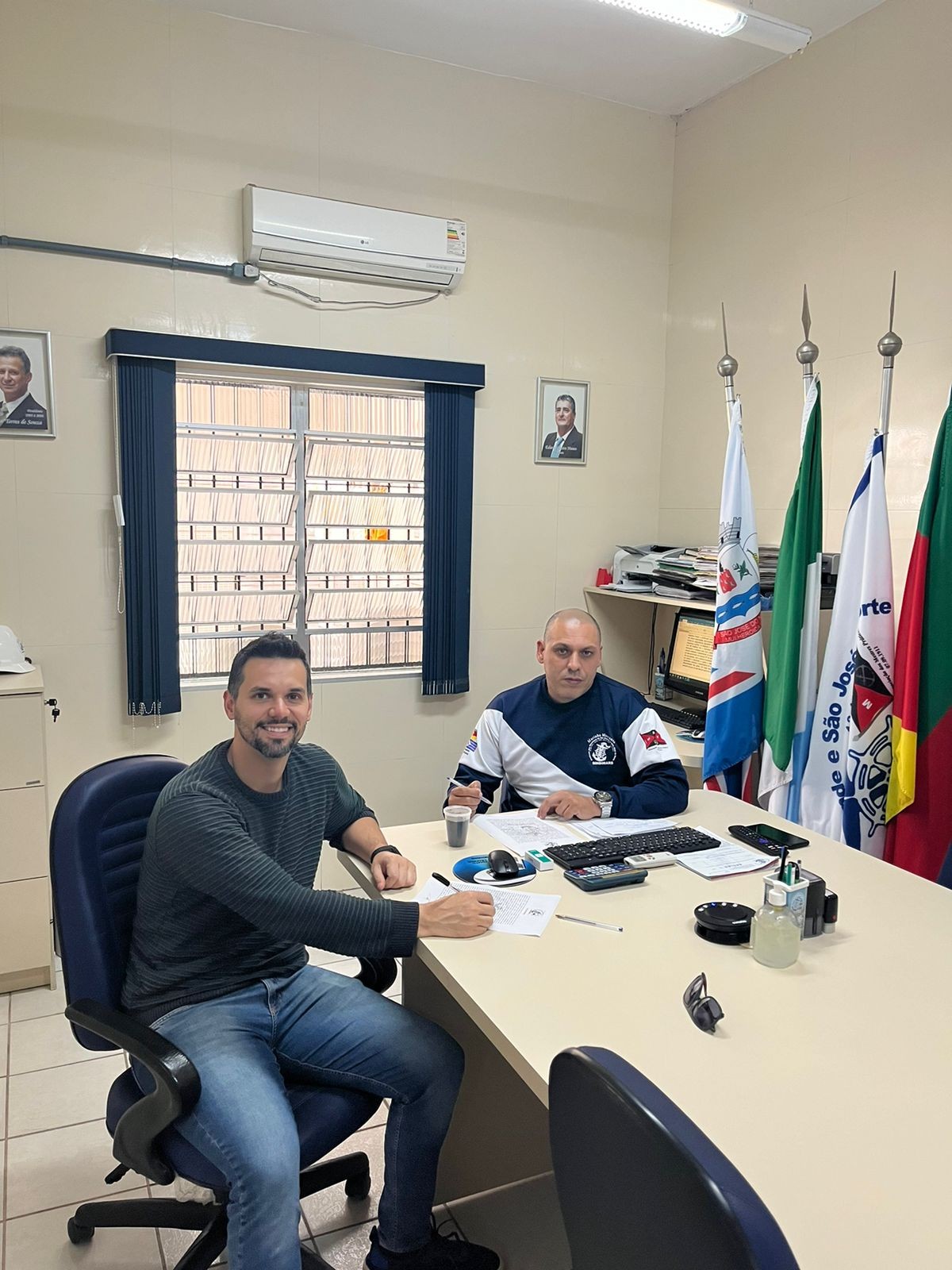 Recebendo a presença do Dr. Cristian, representando a empresa Práticos da Barra, cujo qual argumentou que está em tratativas de um no plano médico para os colaboradores da Praticagem e seus respectivos colaboradores e gostaria de apresentar a proposta aos