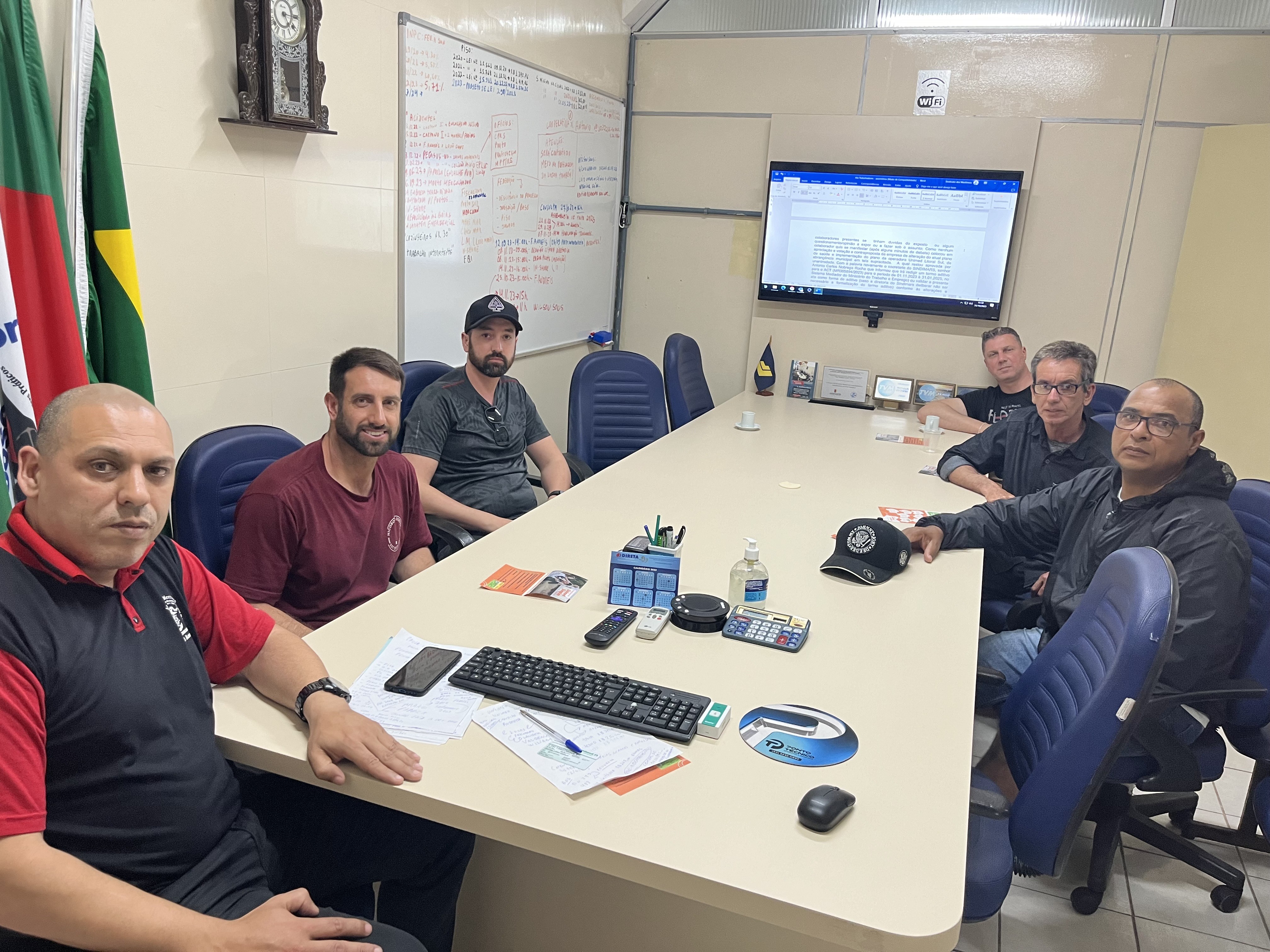  Primeiro dia de assembleia com os colaboradores da Praticagem da Barra e a Unimed Litoral Sul para debaterem sobre o Plano de ASSISTÊNCIA MÉDICA.  Após a apresentação dos representantes da operadora Unimed, senhora Andressa Pinto e senhor Candido, conjun