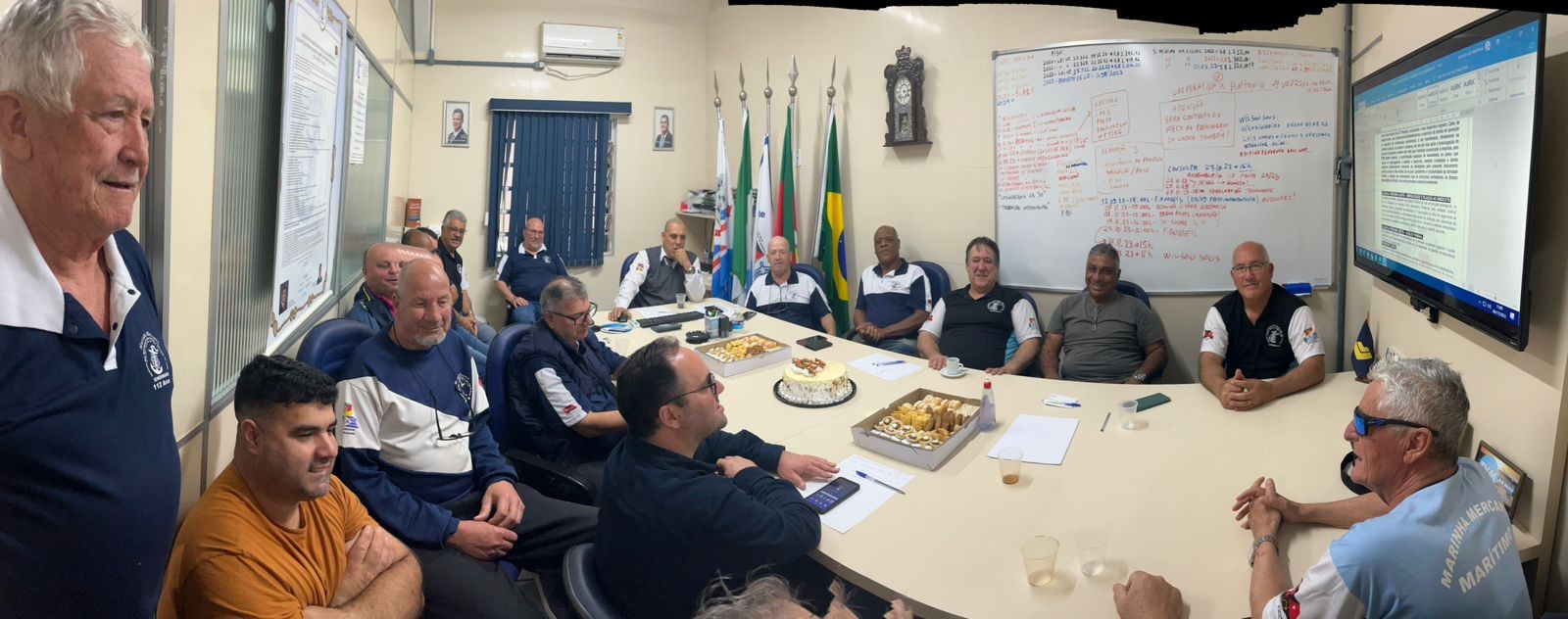 Reunião extraordinária, ordinária de diretoria e assessoria jurídica: Pauta do dia: Pauta de reivindicações 2024/2026 e assuntos gerais; Após foi comemorado o aniversário do diretor Jorge Junges.