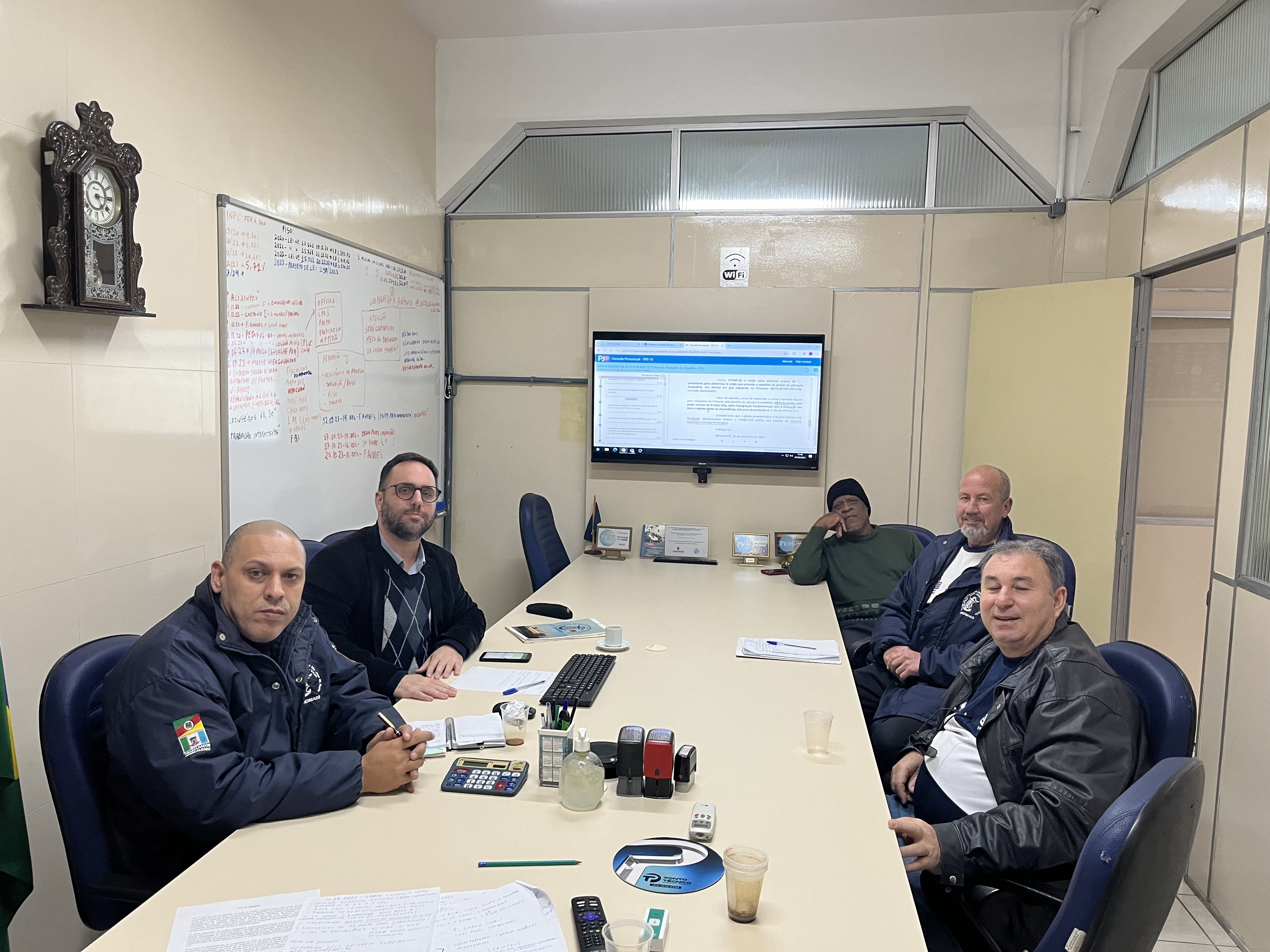 Reunião ordinária de diretoria e assessoria jurídica. Pauta do dia: Processos em curso, ALB, Lagoa Pilots, Lagoa dos Patos F.Andreis, In-Shore, Portos RS, Cooperativa, Manobrasso, acidentes na area do Porto organizado, MPTS e outros...