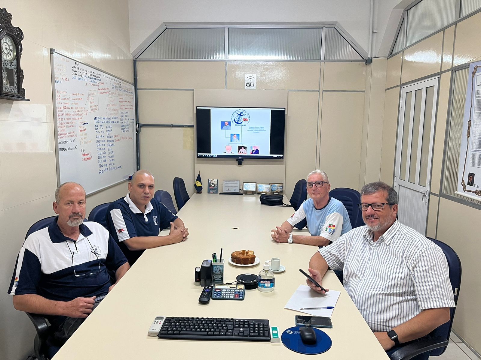Recebemos hoje o deputado Federal, Alexandre Lindenmeyr para dialogar e tratar de assuntos pertinentes a categoria.
