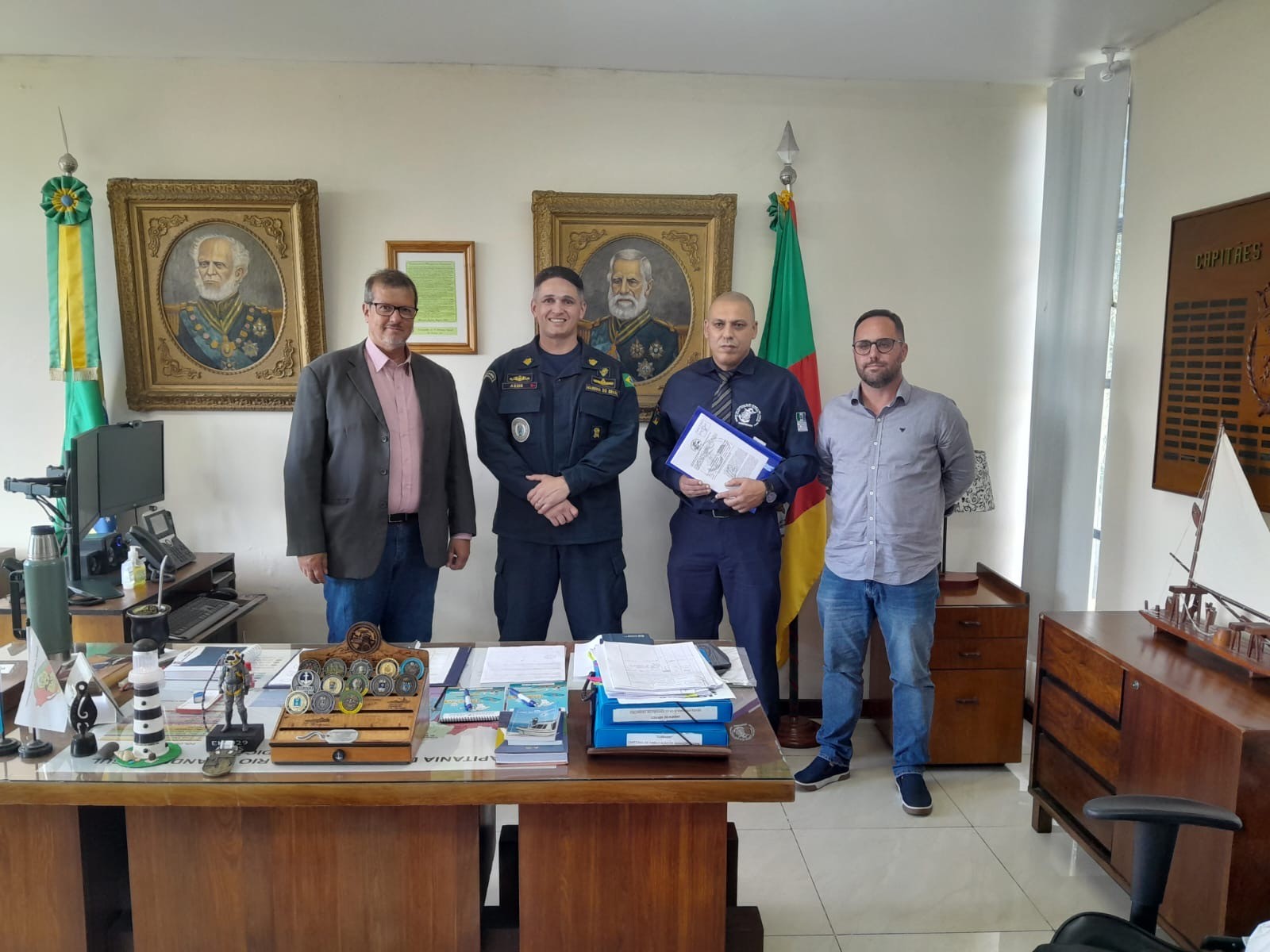 Audiência com o Capitão dos Portos Luciano de Assis Luz para tratar de assuntos relacionados à cursos de qualificação para a categoria. A reunião foi solicitada pelo deputado Federal Alexandre Lindenmeyer e teve acompanhamento da nossa assessoria jurídica