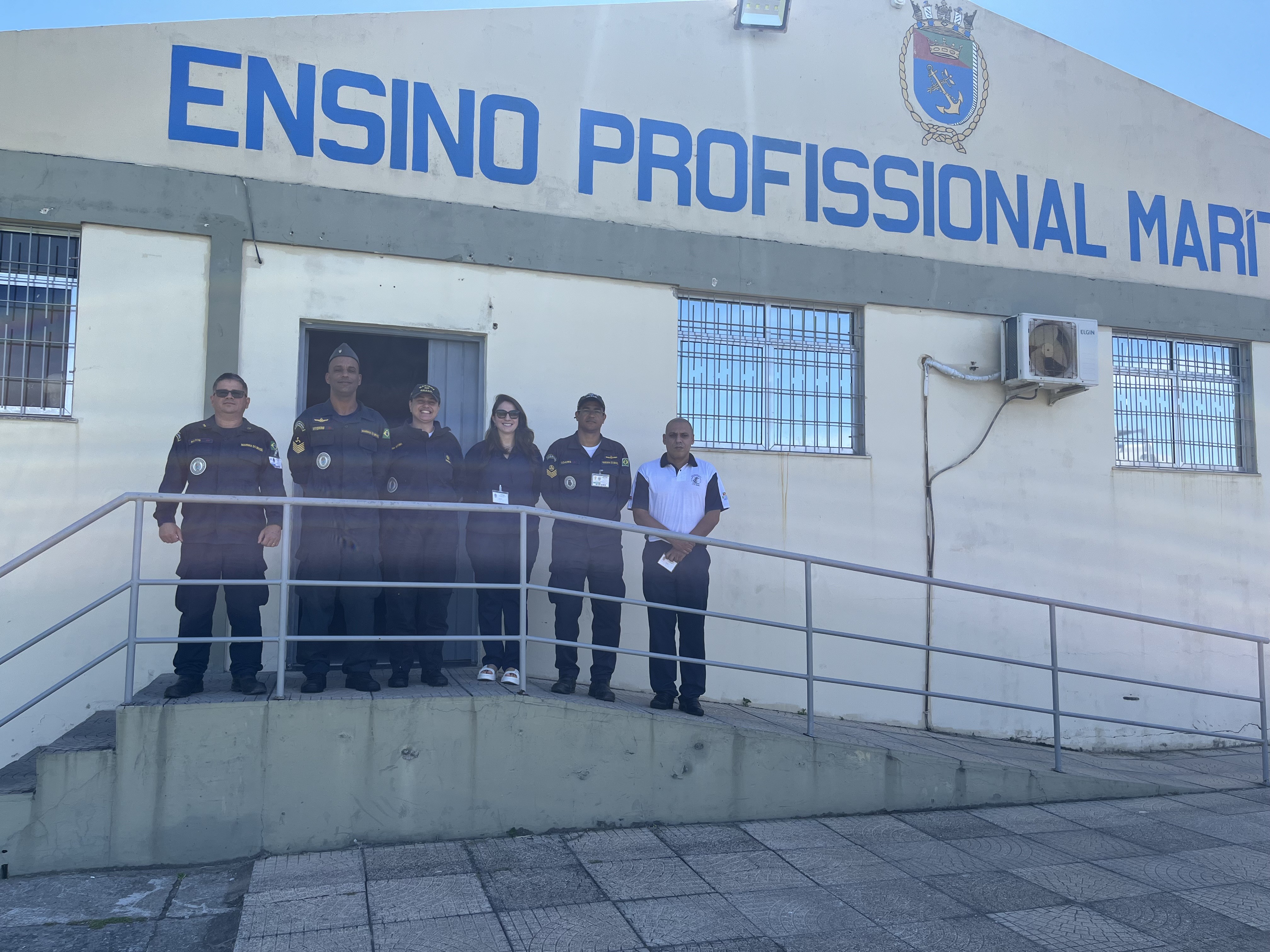 Reunião com a coordenação do EPM para tratar de assuntos relacionados a formação e qualificação dos Aquaviários Marítimos na base do Sindimars. Restando bastante produtiva e mais uma vez com uma excelente recepção por parte dos Militares da CPRS e EPM... 