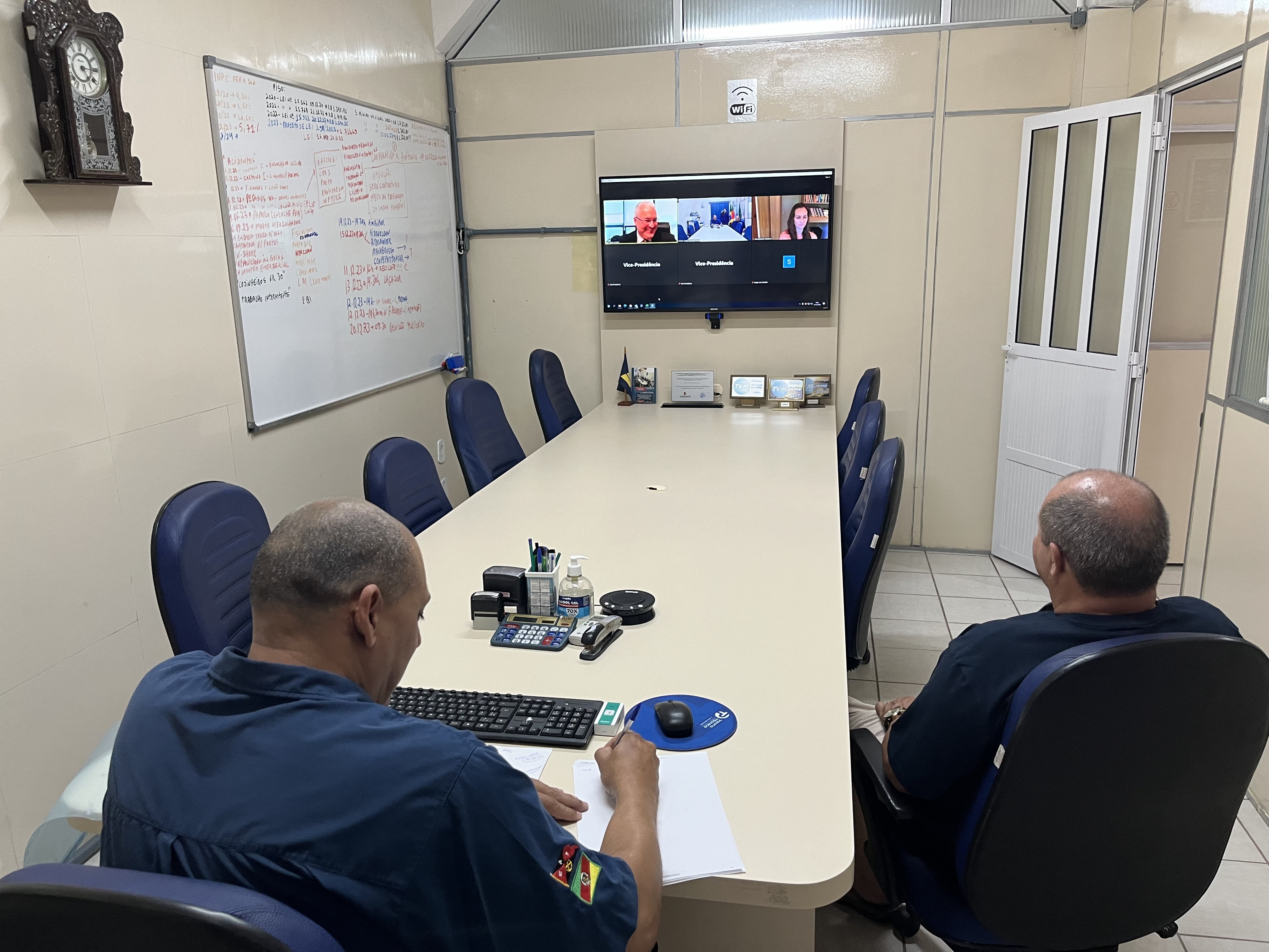 Audiências de Mediação, junto ao TRT 4 com as empresas In-Shore e F.Andreis, restando acordo fechado com a In-Shore (caso a categoria aprove) e nova audiência (4ª) marcada com a F.Andreis (para dar continuidade às negociações coletivas), agendada para o d