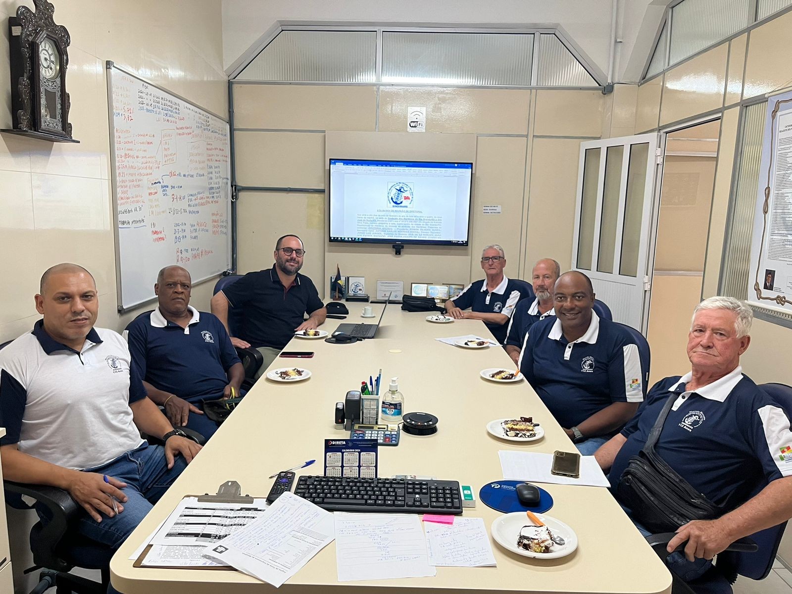 Reunião ordinária de diretoria e assessoria jurídica Lindenmeyer Advocacia. Pauta do dia: Estatuto, Mediações, processos em cursos, contraproposta para Wilson Sons e Svitzer, convocação dos diretores da Wilson Sons e homenagens aos aniversariantes do mês 