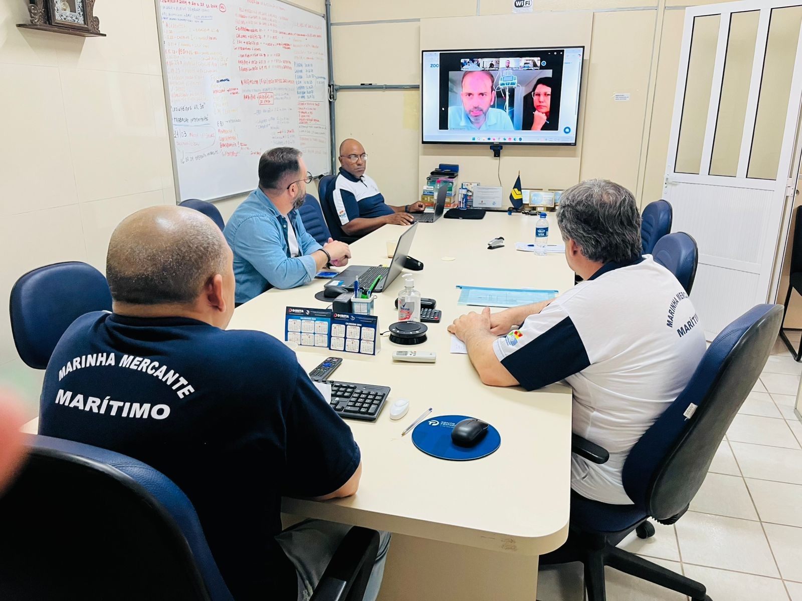 Mediação com a empresa Mec - Consultoria e Serviços Marítimos Ltda, em mais uma tentativa de regularização e composição das atividades, exercidas pelos trabalhadores Aquaviários Marítimos, restando o compromisso da empresa apresentar uma contraproposta fo