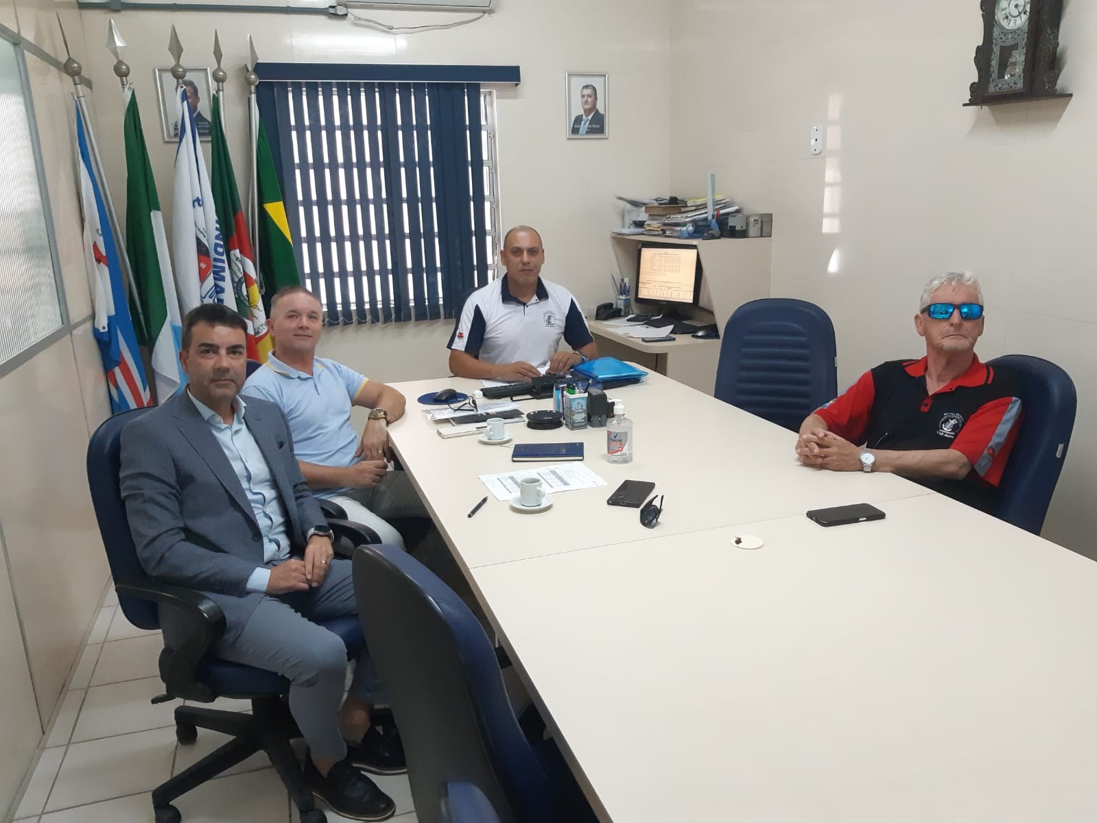 Negociação coletiva 2025/2026, com a empresa In Shore Navegação Subaquática Ltda, com a presença dos senhores Jerfesson Schebella (empresário) e Rafael Ferreira (assessor jurídico), restando a contraproposta da empresa ser avaliada na reunião de diretoria