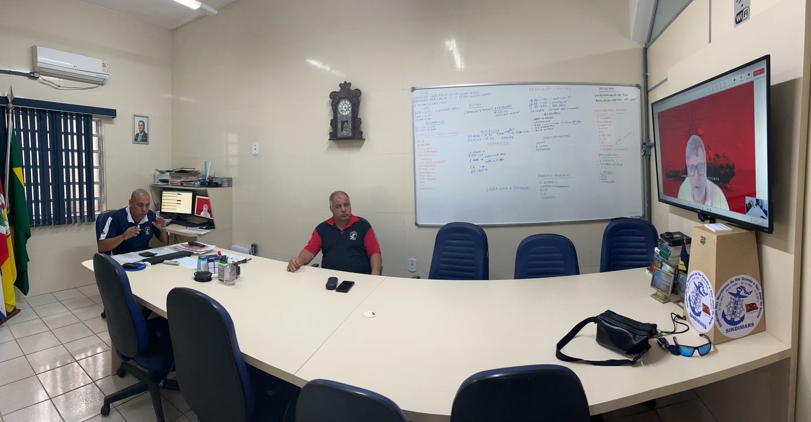 Primeira rodada de negociação coletiva 2025/2026 com a Camorim, restando uma Pausa (11:00h) para analise dos números, devendo ser retomada às 14:45h, de hj, após a quarta assembleia com os trabalhadores da empresa Práticos da Barra (2ª com a 2ª turma).
