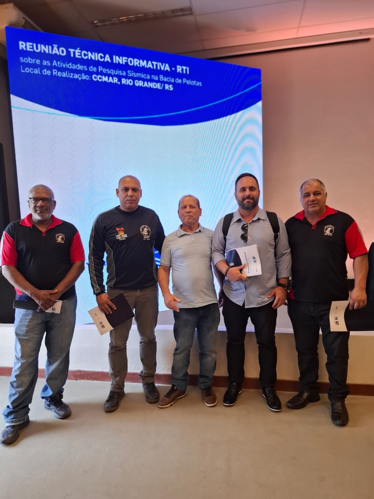 Juntamente com o presidente do Sindicado dos Pescadores, participamos da Reunião Técnica Informativa (RTI) sobre às pesquisas Sísmicas 3D na Bacia de Pelotas.