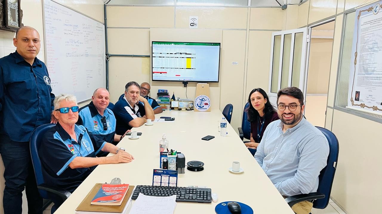 Recebemos hoje a visita dos representantes da Wilson Sons, que informaram que estiveram à bordo das embarcações da filial Rio Grande/RS para dialogar sobre diversos assuntos inclusive a respeito dos acordos coletivos que estão em aberto.