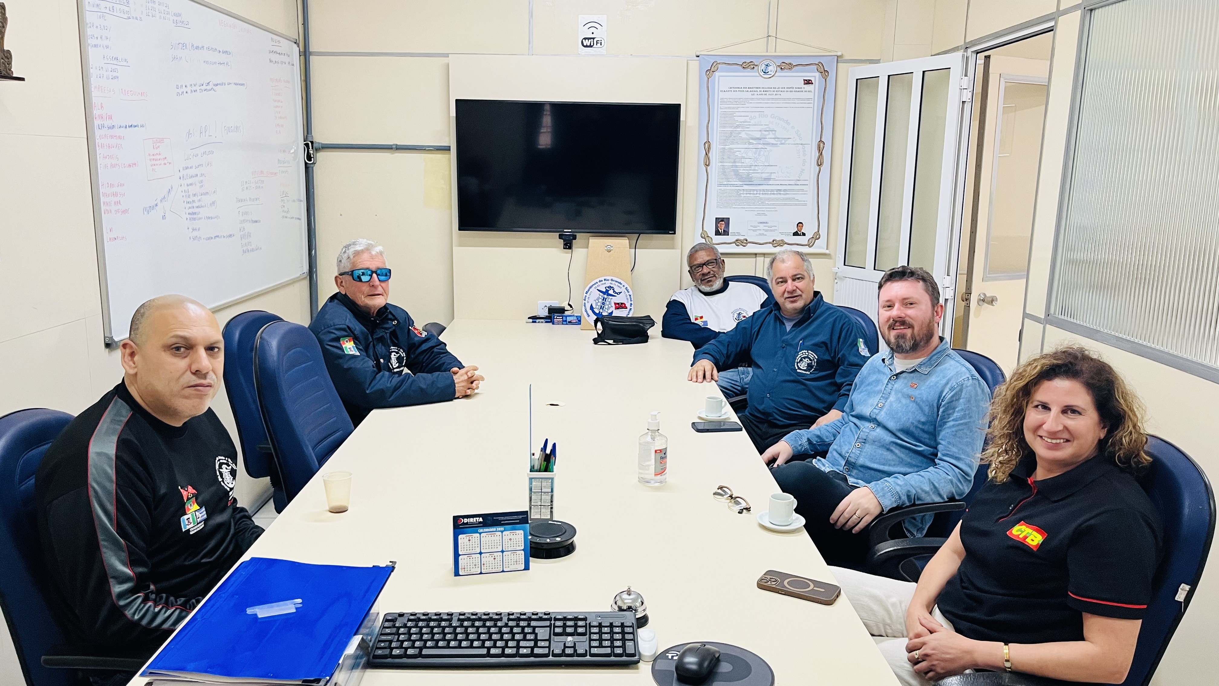 Hoje recebemos a visita do Presidente da CTB/RS, senhor Rodrigo Callais, acompanhado da secretária de relações do trabalho da CTB/RS e presidenta do Sindicato do Turismo de Pelotas/RS (Sintraturh), senhora Simone Goulart.