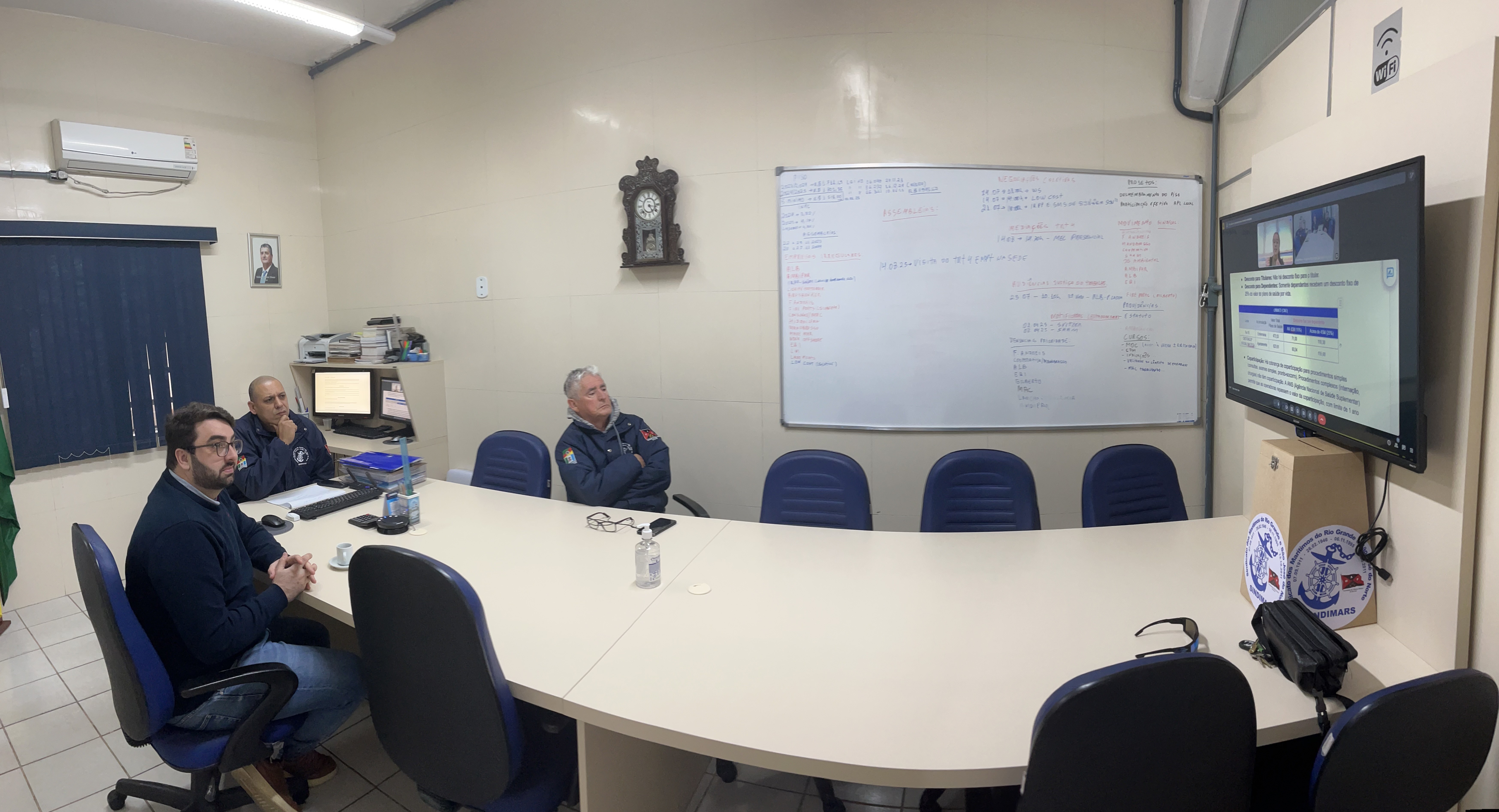 Reunião com a gerência local e RH da Wilson Sons, sobre o atual plano de saúde. (Eduardo e Erika Bezerra) Onde foram esclarecidos os procedimentos de cobranças, descontos de mensalidades e co-participações.