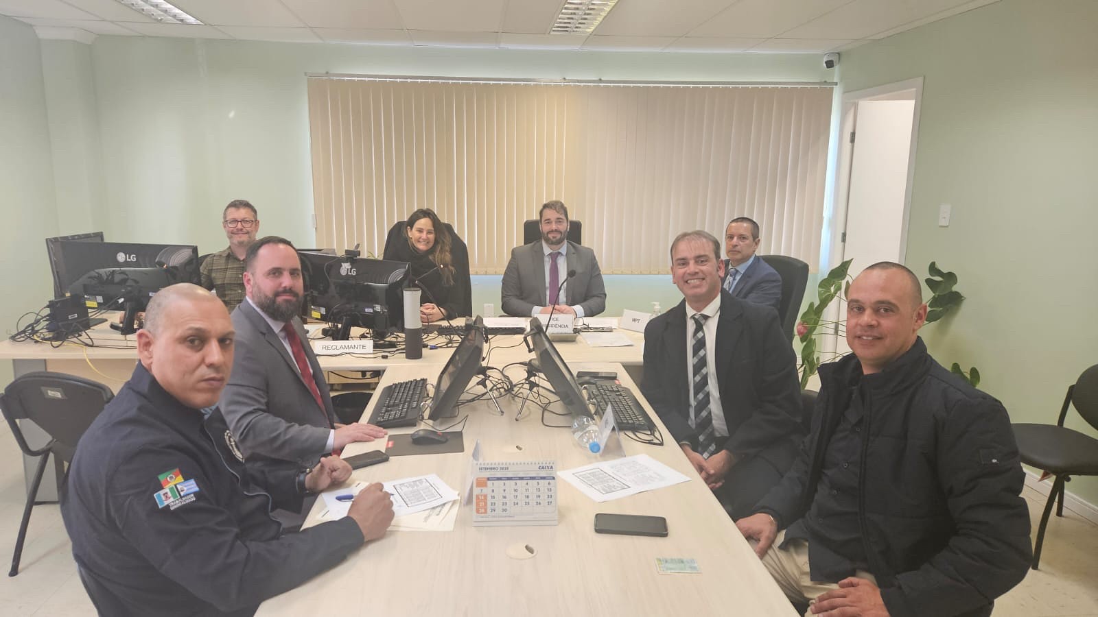 Mediação com a empresa Mac, restando a proposta construída, pelas partes, ser apreciada pela categoria para aprovação ou não. O Sindimars aguarda o comunicado da empresa informando a disponibilidade de seus trabalhadores para marcar assembleia