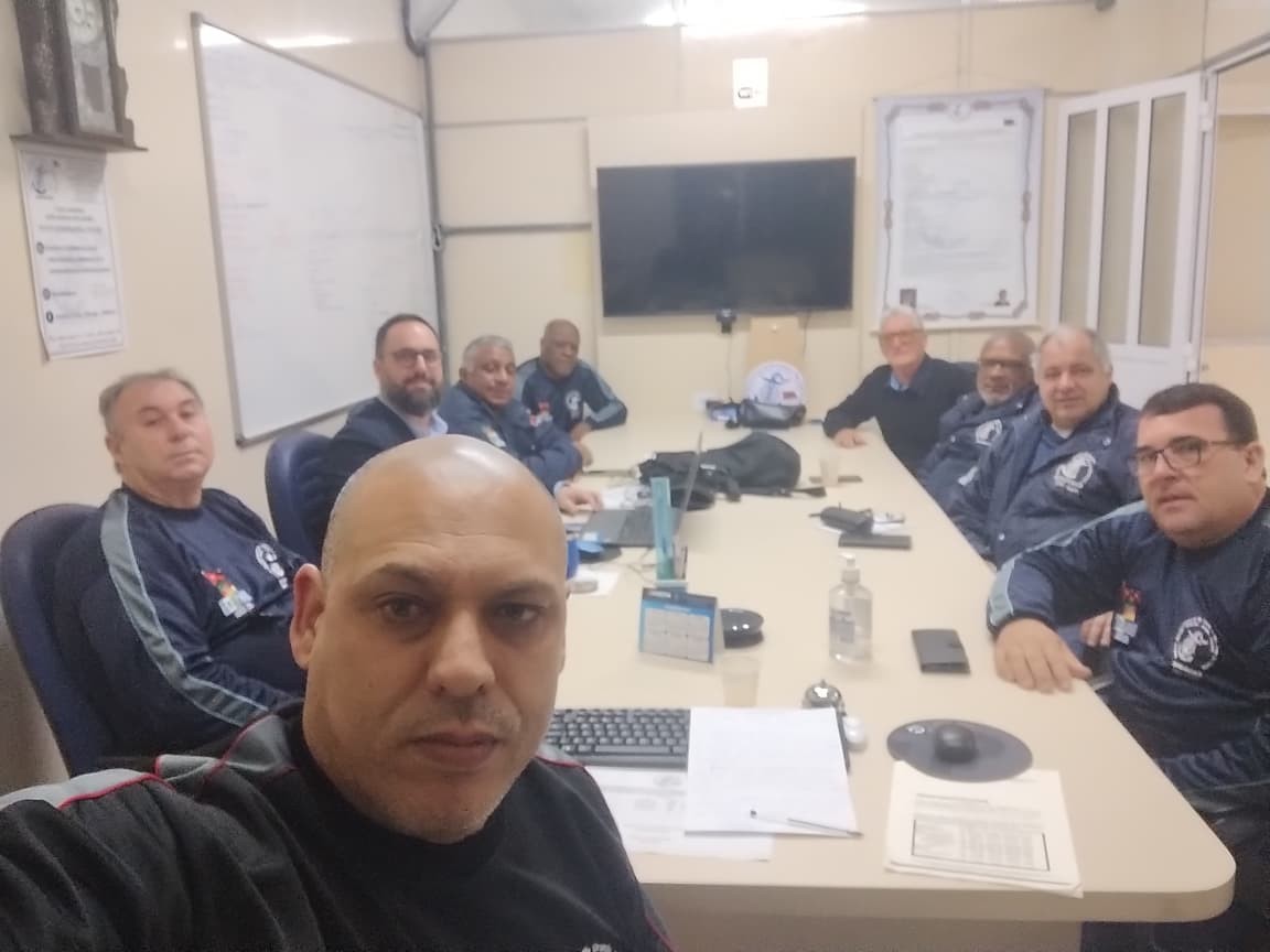 33ª Reunião ordinária de diretoria e assessoria jurídica de 2025. Pauta do dia: Visita dos desembargadores do TRT 4 na sede do Sindimars, negociações coletivas com as empresas Saam, Svitzer, Mec e Ambipar, dispensa imotivada de diretor sindical e assuntos