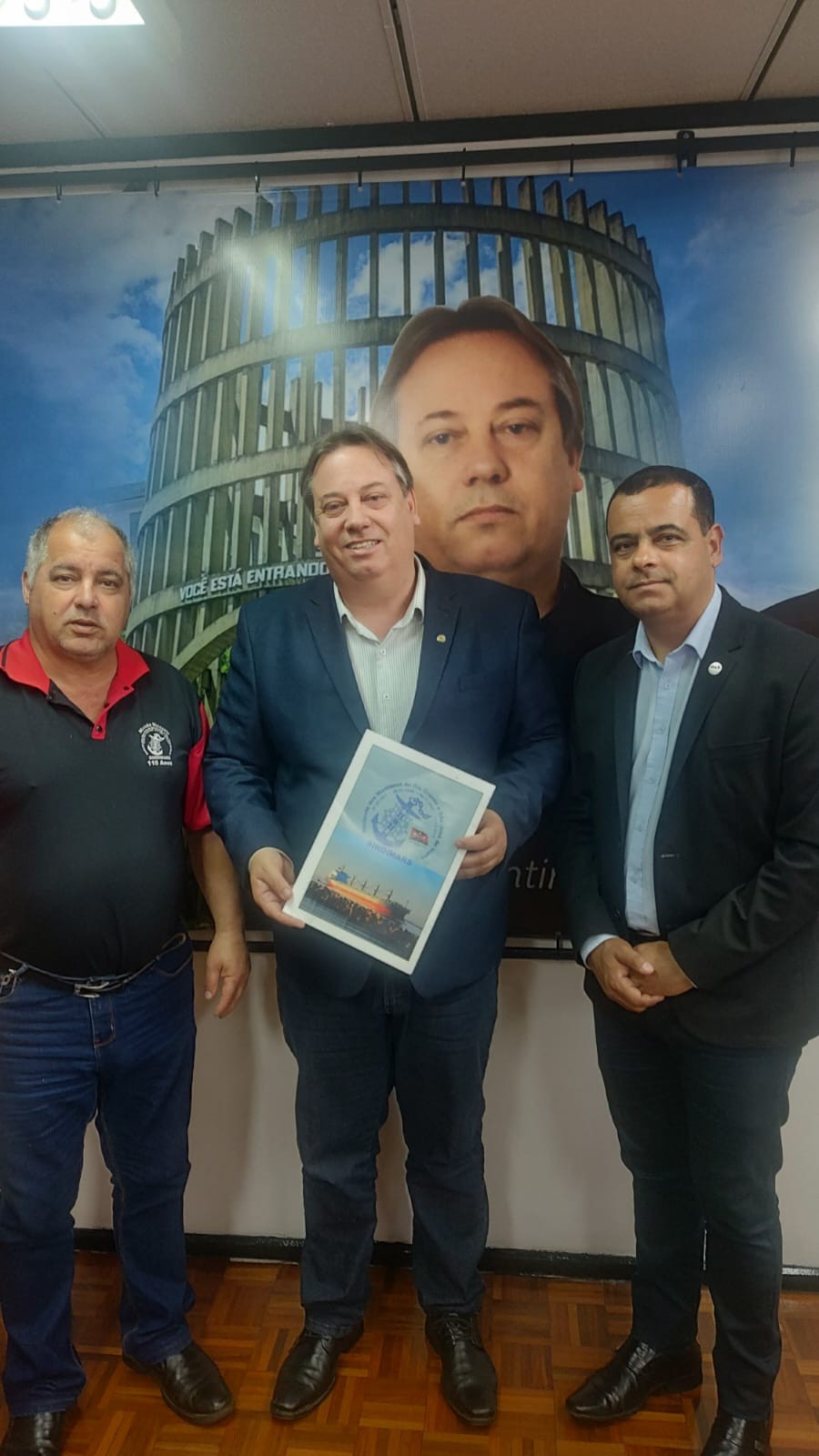 No dia de hoje (15/10/25) o diretor Victor Miguel Nobre, acompanhado do Vereador Flavio Maciel (PL), estiveram na Assembleia Legislativa do Estado (RS), para dialogar com os Deputados Estaduais, Claudio Tatsch (PL), membro da Comissão de Constituição e Ju